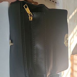 Black Handbag With Sling