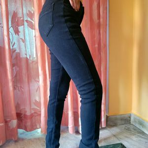 Black Skinny Jeans| Free Lipgloss