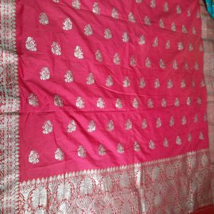 Rose clr or mjenta goldn jari work saree