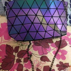 Slingbags || geometric luminous chain bag