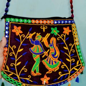 ETHNIC SLING BAG PERFECT FOR OUTGOING