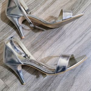 Silver Heels 👠 Be Party Ready 🥳 🎉🤍