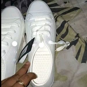 Women's White zudio Sneakers