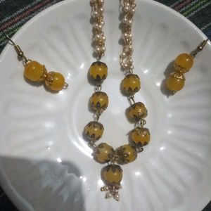 Pearl Necklace With Earrings