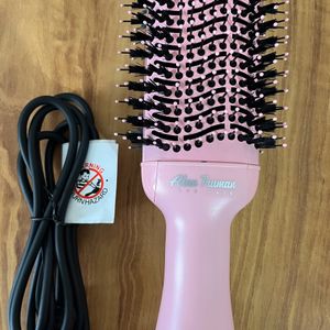 Alan Truman Pink Blow Brush