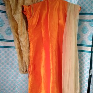 Women Orange And Cream Straight Kurta Set🔶️