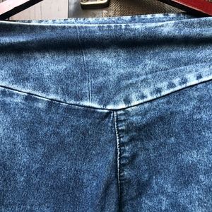 High-waisted Jeans Women Use Also Man