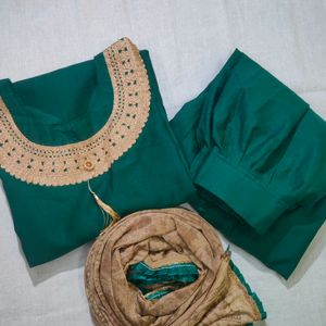 Green Ethnic Motif Embroidered Suit