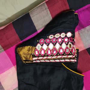 Uppda Saree Hand embroidered Blouse And Mirror Wor