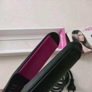 Hair Straightener With Adjustable Settings