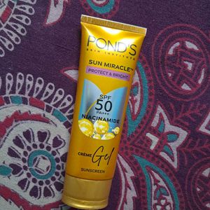 POND’S Sun Miracle SPF 35 PA+++ Light Sunscreen