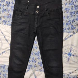 Trendy 3/4 Black Jeans