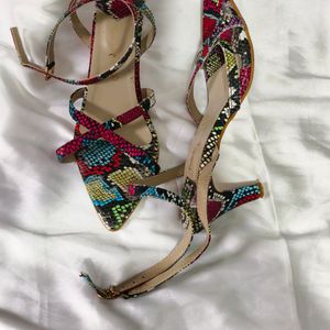 I. MULTI CUTE HEELS