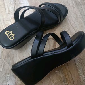 Black Block Wedge