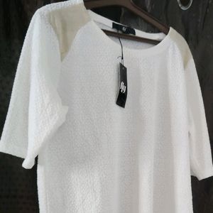 T-shirt With Round Neck And Half Sleeve..