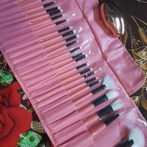 24 Makeup Brush