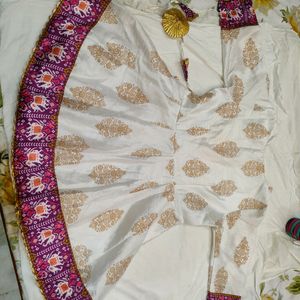 Ahalyaa white and purple ethnic V Neck Tunic