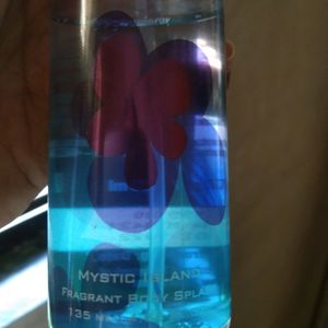 Layer wottagirl Mystic Island Body Spray