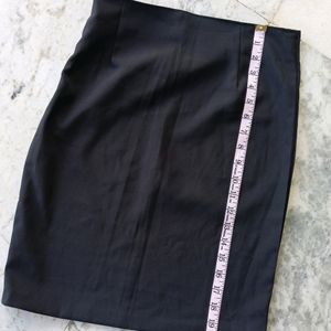 Black mini skirt with side slit