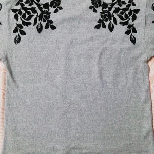 Grey woolen soft top with black design