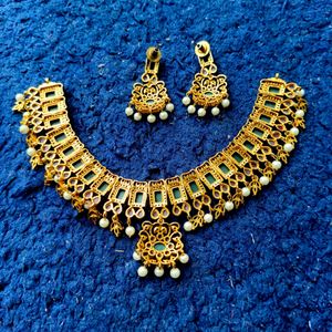 Meera Choker Set