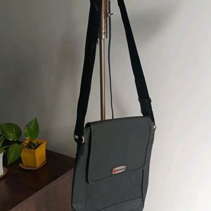 Mens Messenger Bag (Leather)