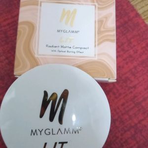 Myglamm LIT Radiant Matte Compact