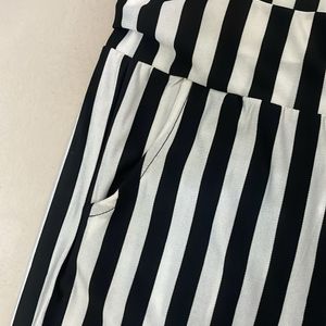 White and black striped legging