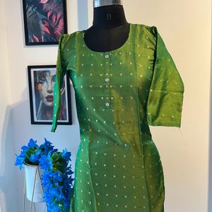 Short Sleeveless Kurti