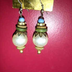 White Stone Earing