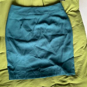back slit skirt