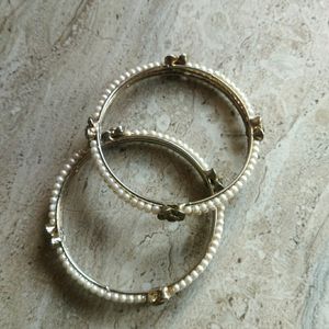 Jewellery Set With Bangles And Earrings