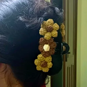 Crochet Flower Clutcher