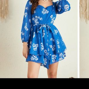 Berrylush Women Blue Square Neck Floral Print Mini