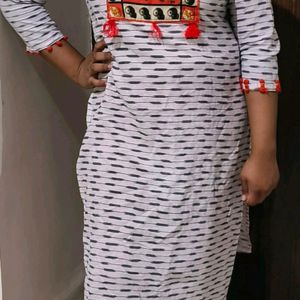 Orange And White Colour Kurti With Leggings