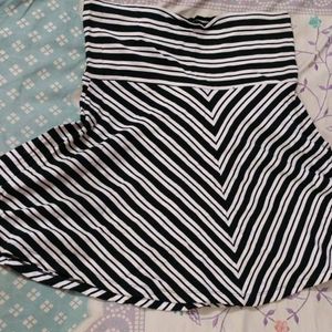 🤍Black And White Strips Skirt🖤