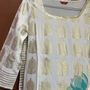 Off White Kurta With Golden Print And Roses