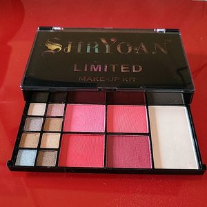 Shryoan Makeup Kit