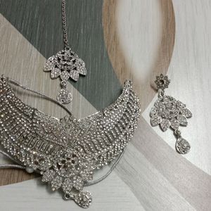 Women's Necklace With Earrings And Maang Tika