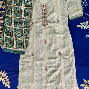 Kurti With Bandhani Print Dupatta