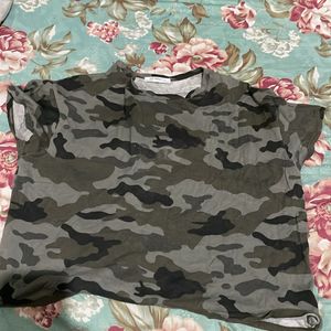 h&m and zara camouflage tshirt combo