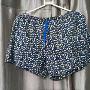 SHORTS FOR WOMEN. SIZE- 34