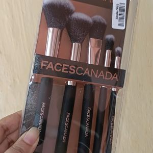 Faces Canada Brush Set