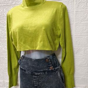 Effortless Green Vibes: Stylish Crop Sweatshirt