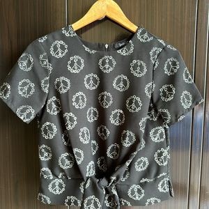 Globus Black And White Knot Top