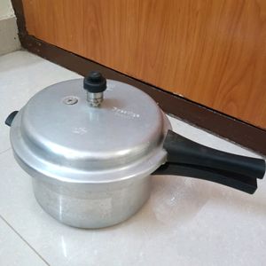 Prestige Pressure Cooker 4 Litre Fully Functional