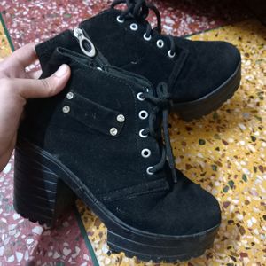 Boots. Black Stylish Boots For Girls And Women.