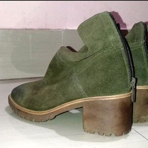 WOMAN OLIVE GREEN BOOTS