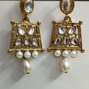✨2 Pair of golden earrings ✨