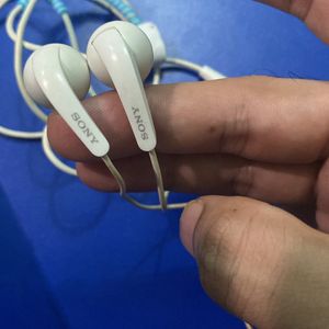 Sony Earphone Traditional Type Buds